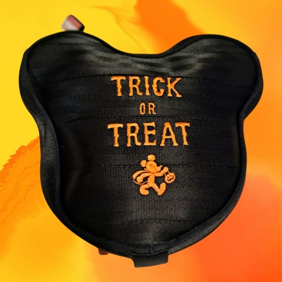 Harvey's Disney Vampire Mickey Convertible Crossbody Bag Purse Backpack NWT - Picture 5 of 8